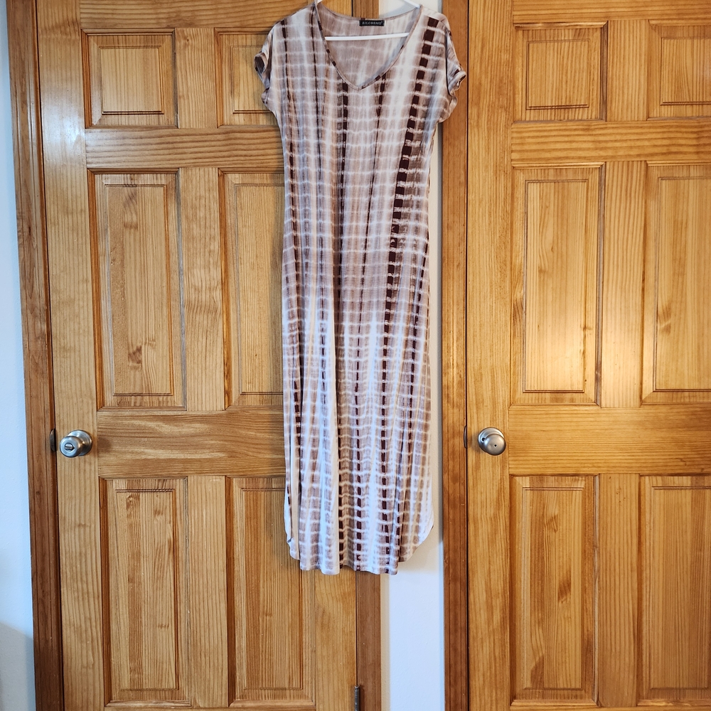 Elegant Brown and Cream Maxi Dress